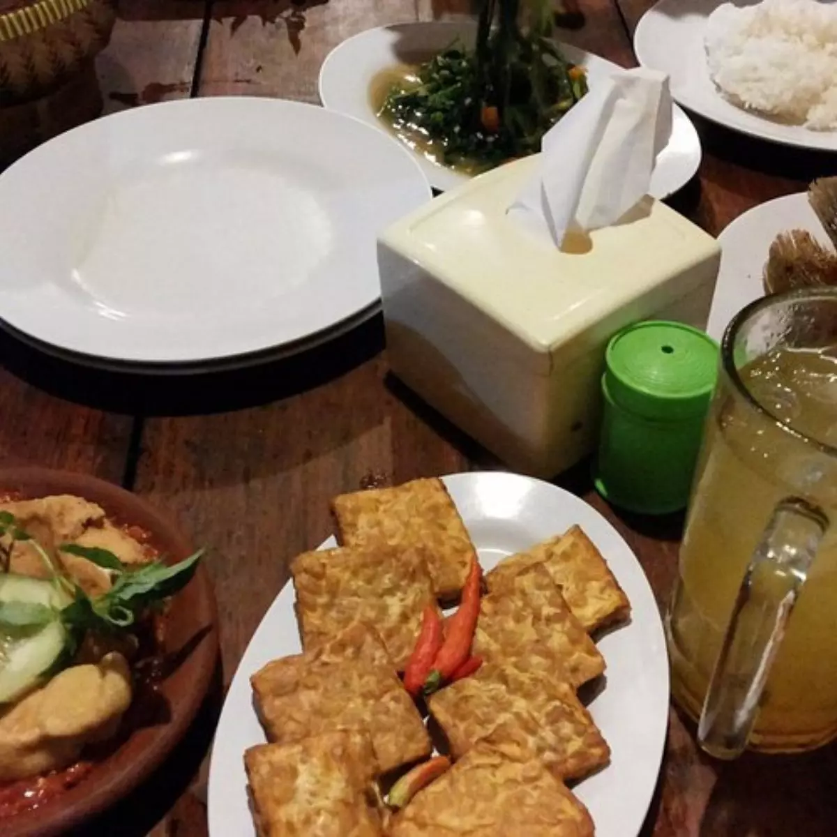 Kuliner yang Tak Terlupakan di Warung Apung Rahmawati