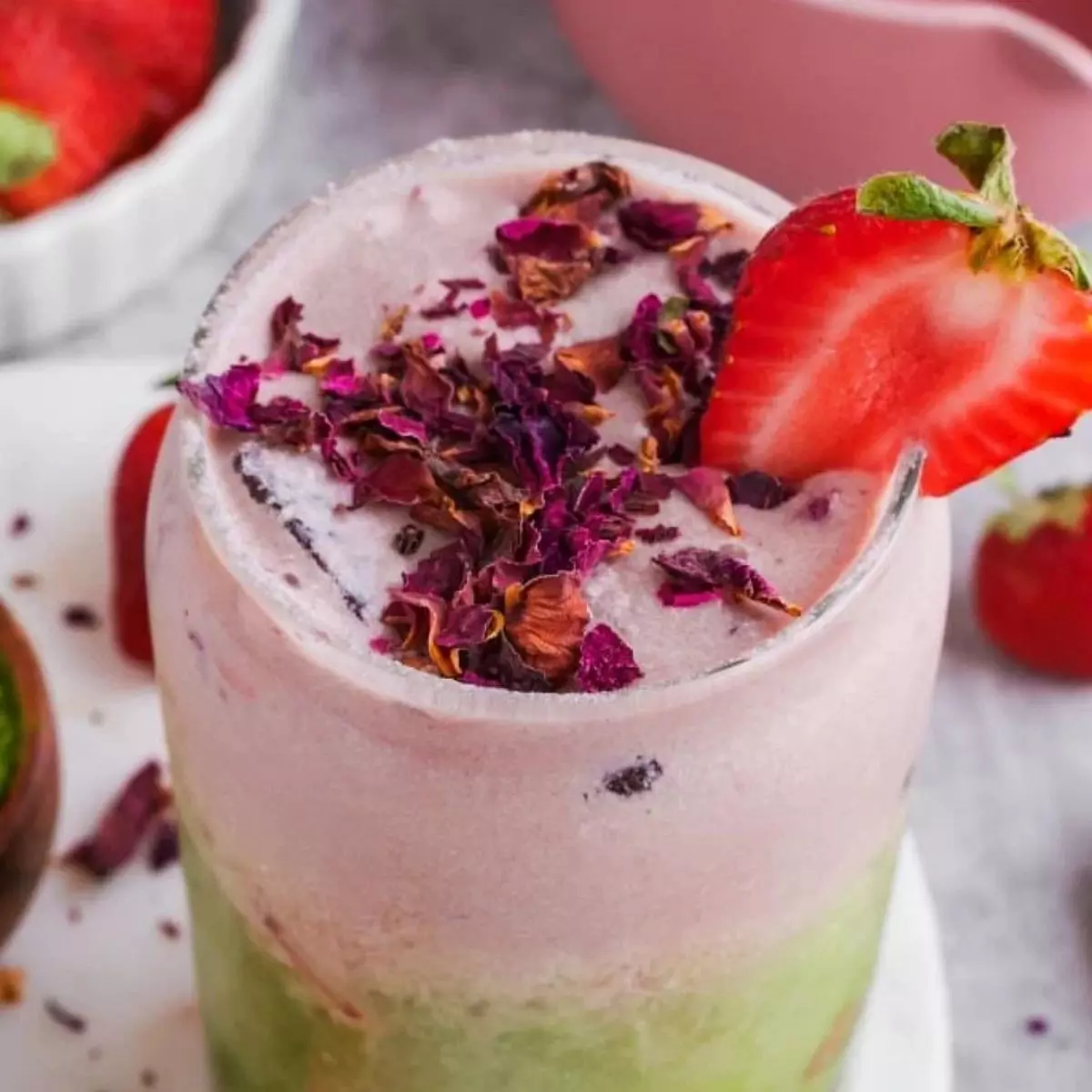Variasi Strawberry Matcha Latte