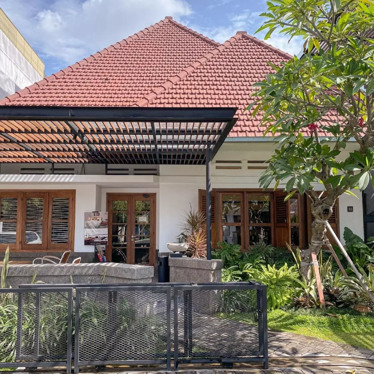 Mengenal De Mier Eat & Stay Surabaya