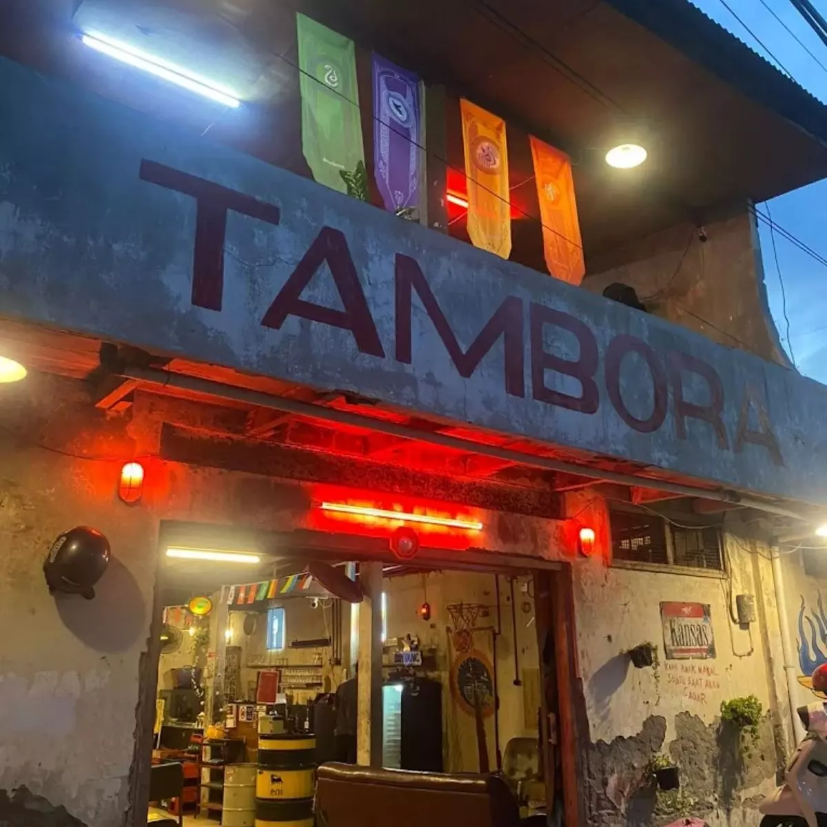 6 Cafe 24 Jam di Surabaya yang Nyaman untuk Nongkrong, Nugas, dan WFC